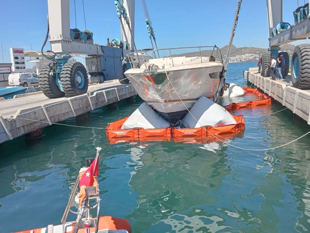 Bodrum'da Alevlere Teslim Olan Milyonluk Yatların Enkazları Kaldırılıyor 9